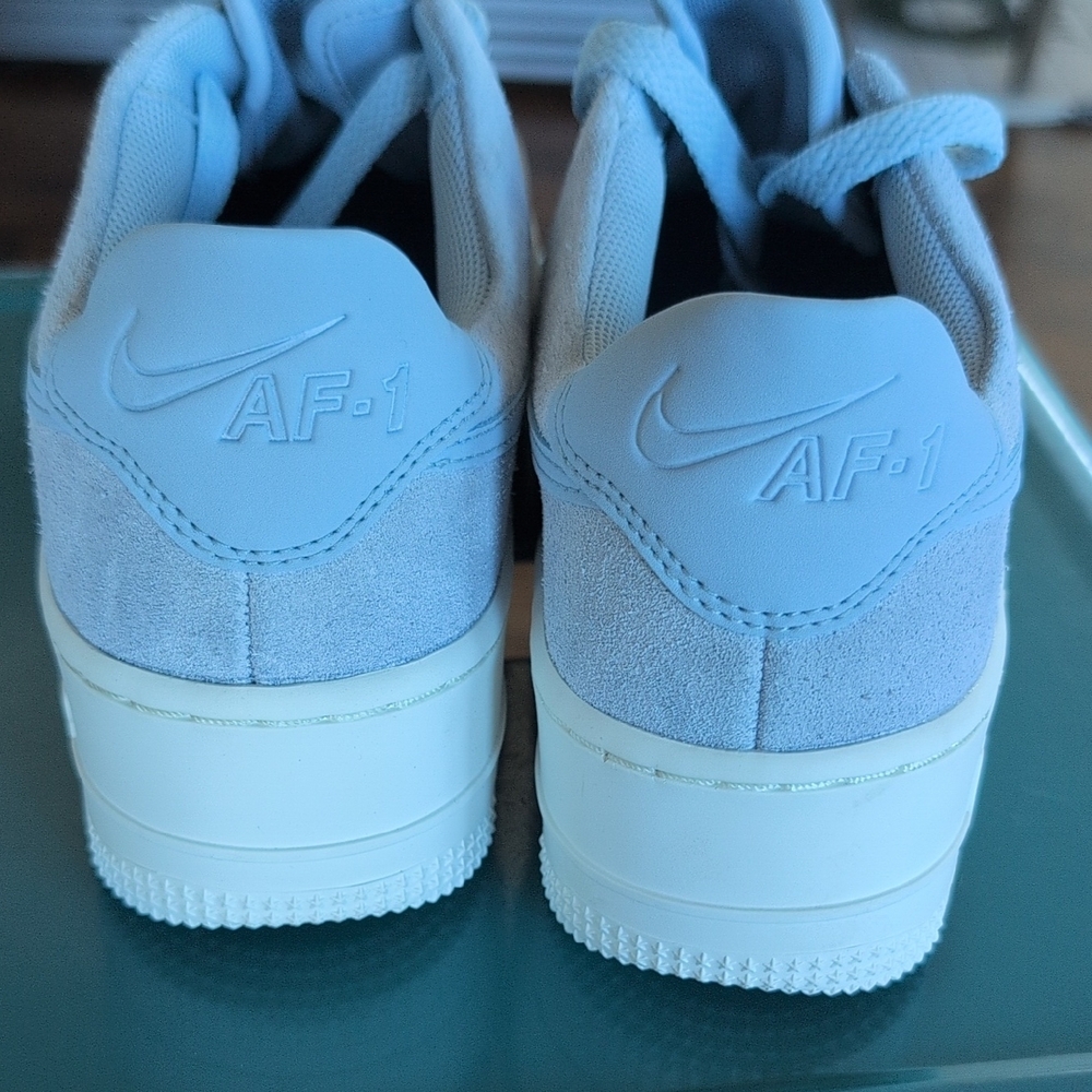 Nike Air Force 1 Low Sage Womens size 6 - Picture 5 of 9